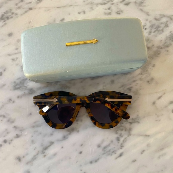 Karen Walker Tortoise Over Sized Sunglasses 🤩 - Picture 3 of 6